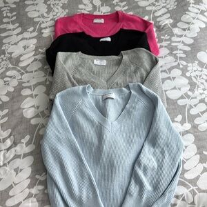 *4* Old Navy Ribbed V-Neck Sweaters - XSmall